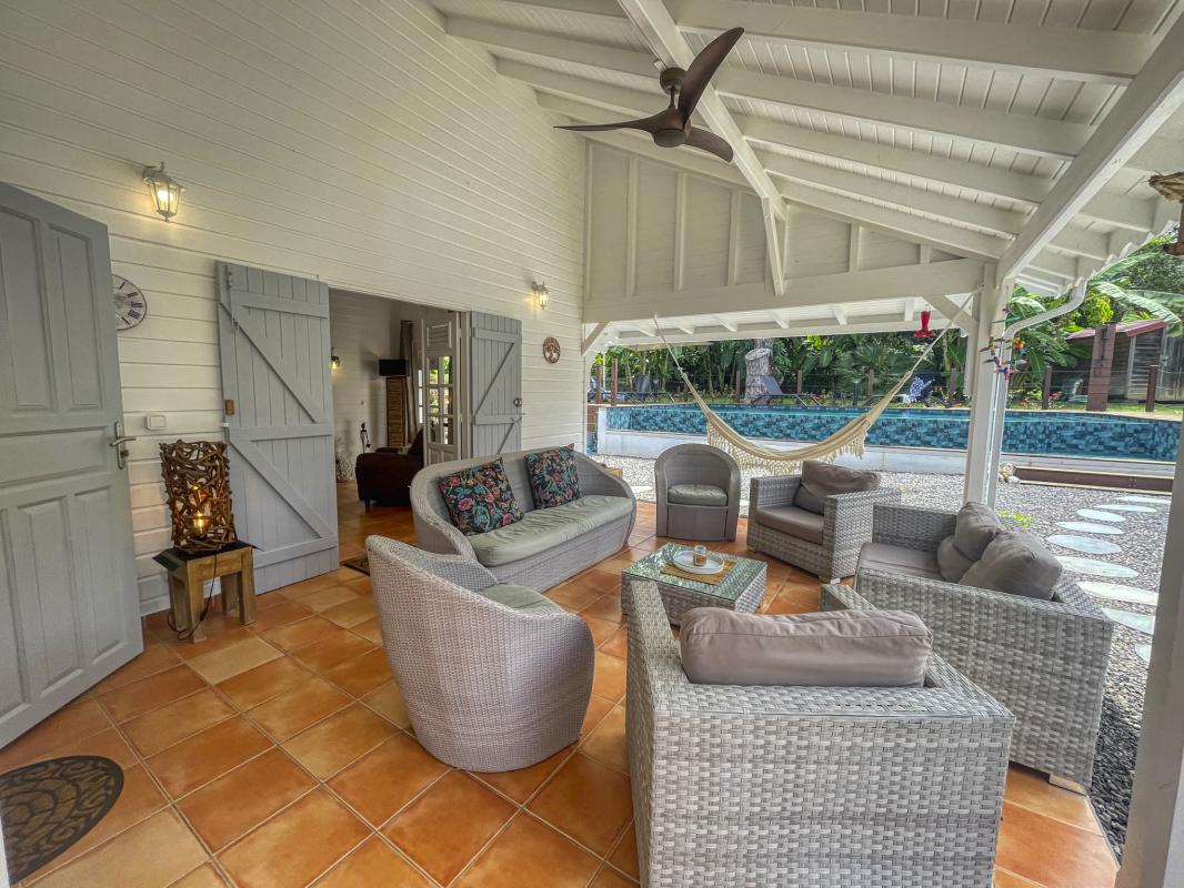 13. Location villa piscine proche plage Deshaies Guadeloupe_Terrasse